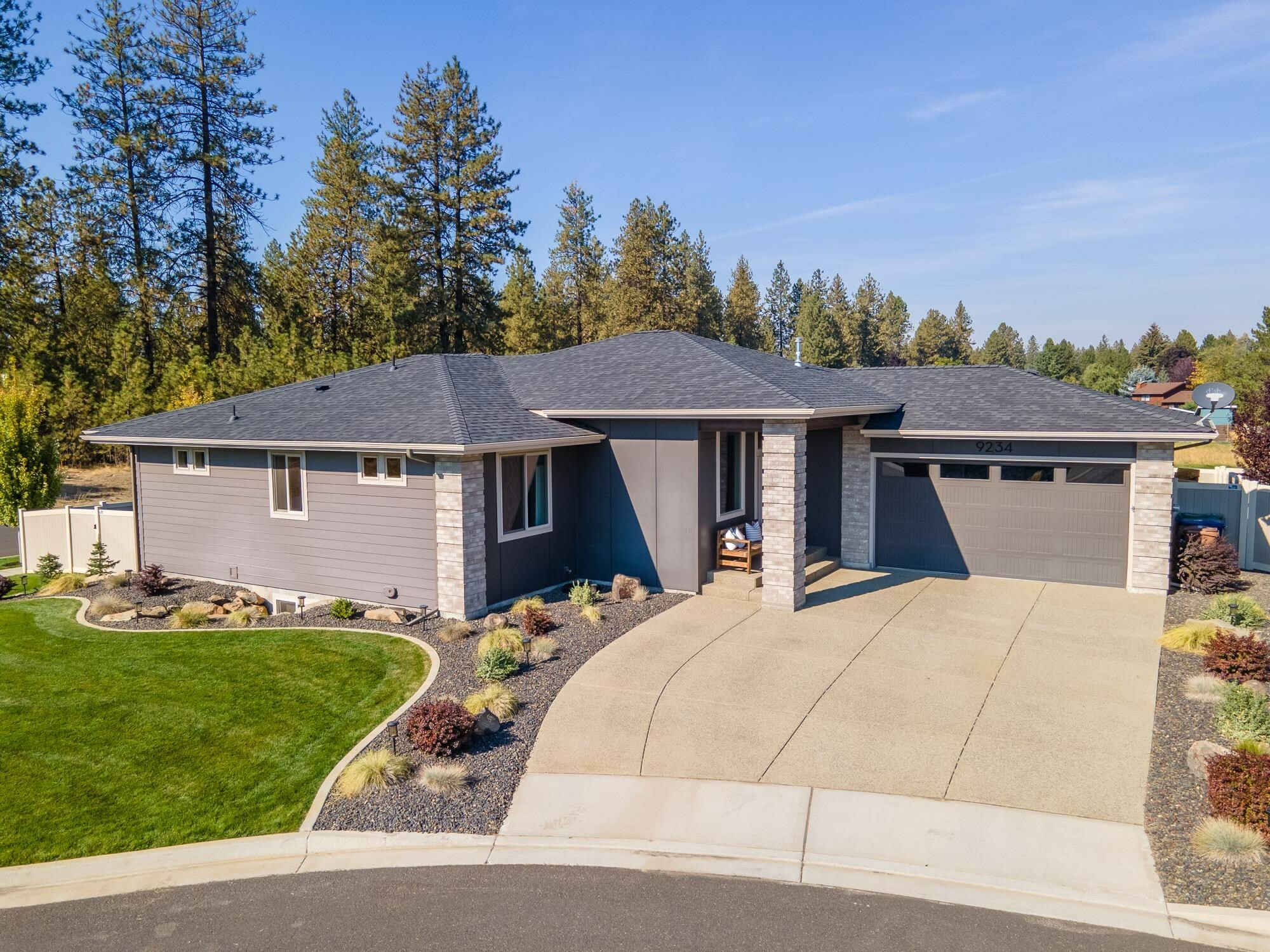 Property Photo: 9234 N Woodridge Ct WA 99208