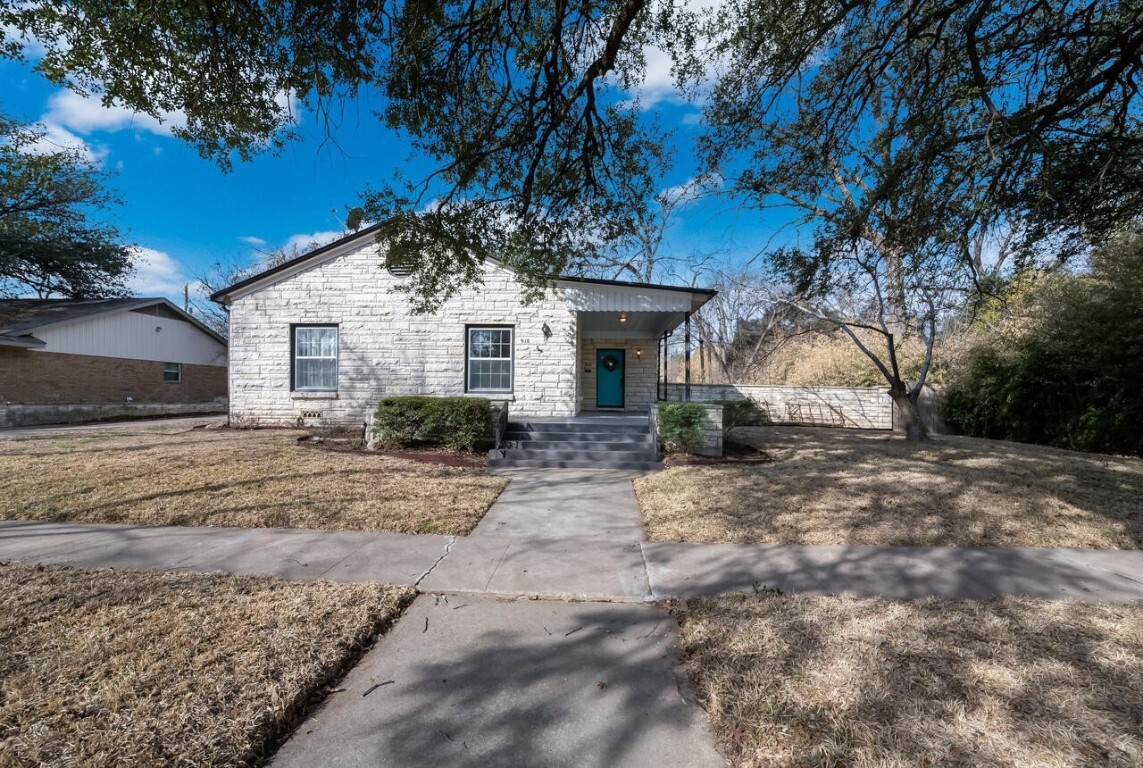 Property Photo: 918 N 9th Street TX 76501