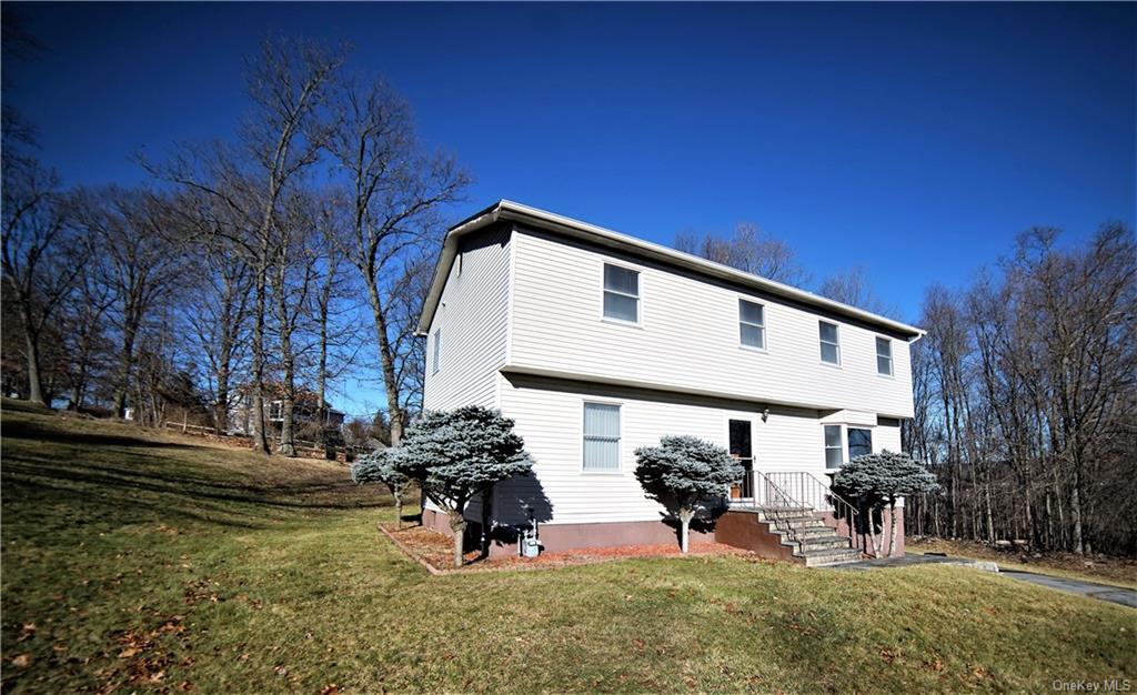 Property Photo:  8 Fawn Ridge Court  NY 10926 