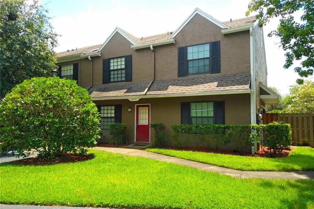 Property Photo:  16510 Lake Brigadoon Circle  FL 33618 