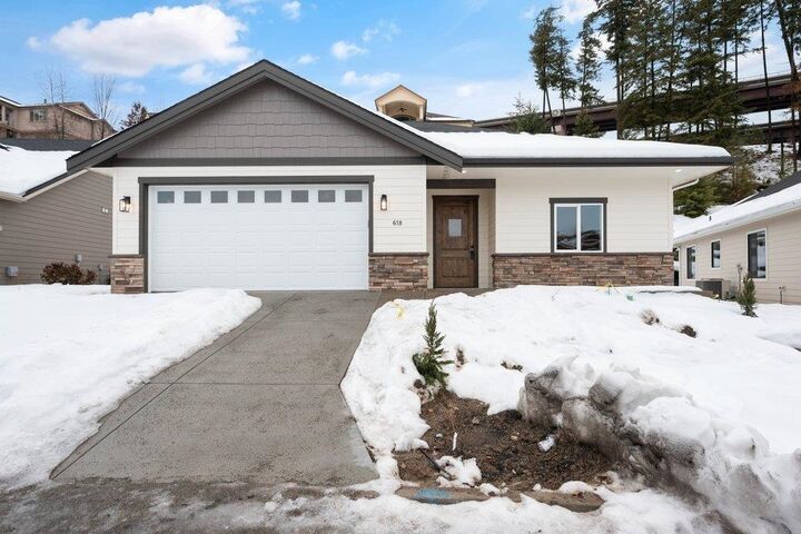 618 E Lakeview Ln  Spokane WA 99208 photo