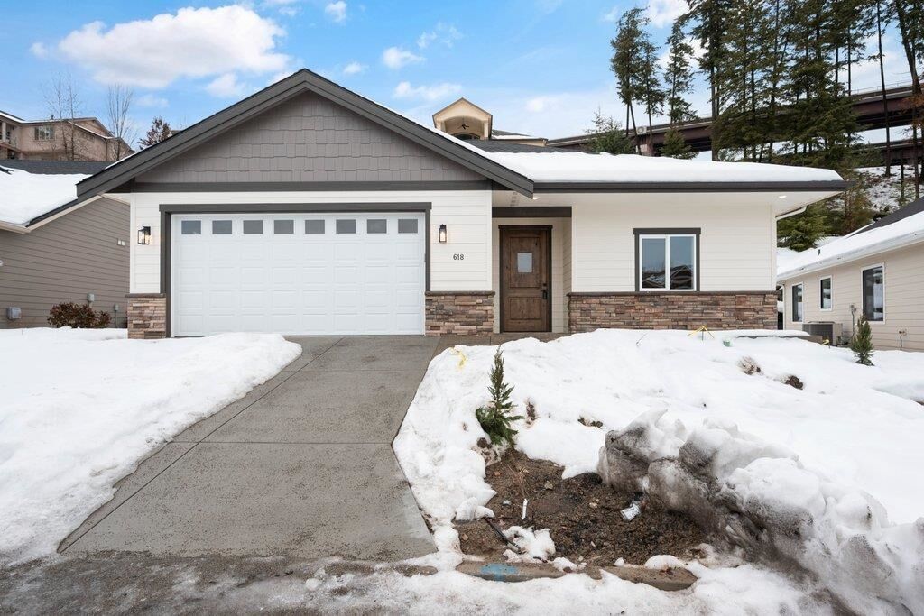 Property Photo:  618 E Lakeview Ln  WA 99208 
