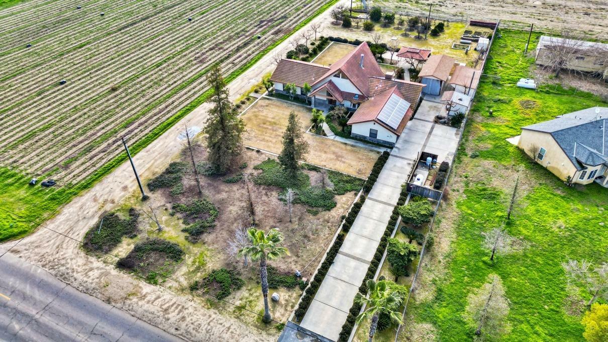Property Photo: 9117 E Mountain View Avenue CA 93662