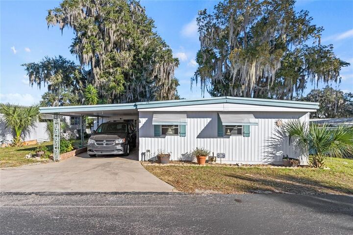 Property Photo: 27 Orangewood Drive FL 34731