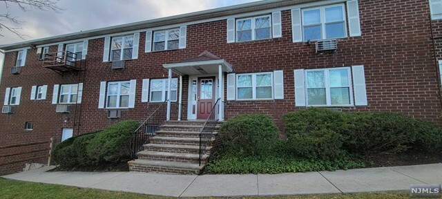 Property Photo:  100 Pierson Miller Drive E2  NJ 07442 