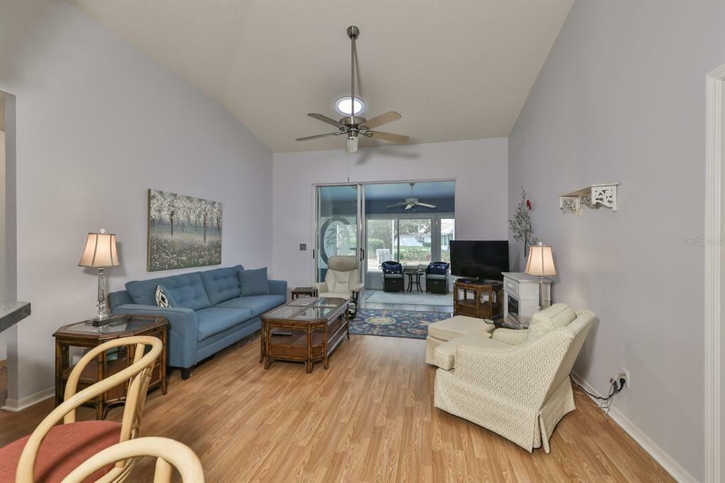 Property Photo:  918 Oxford Park Drive  FL 33573 