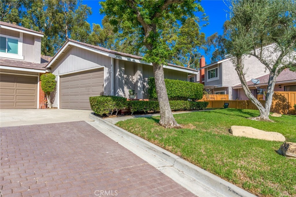 Property Photo:  6525 E Camino Vista 6  CA 92807 