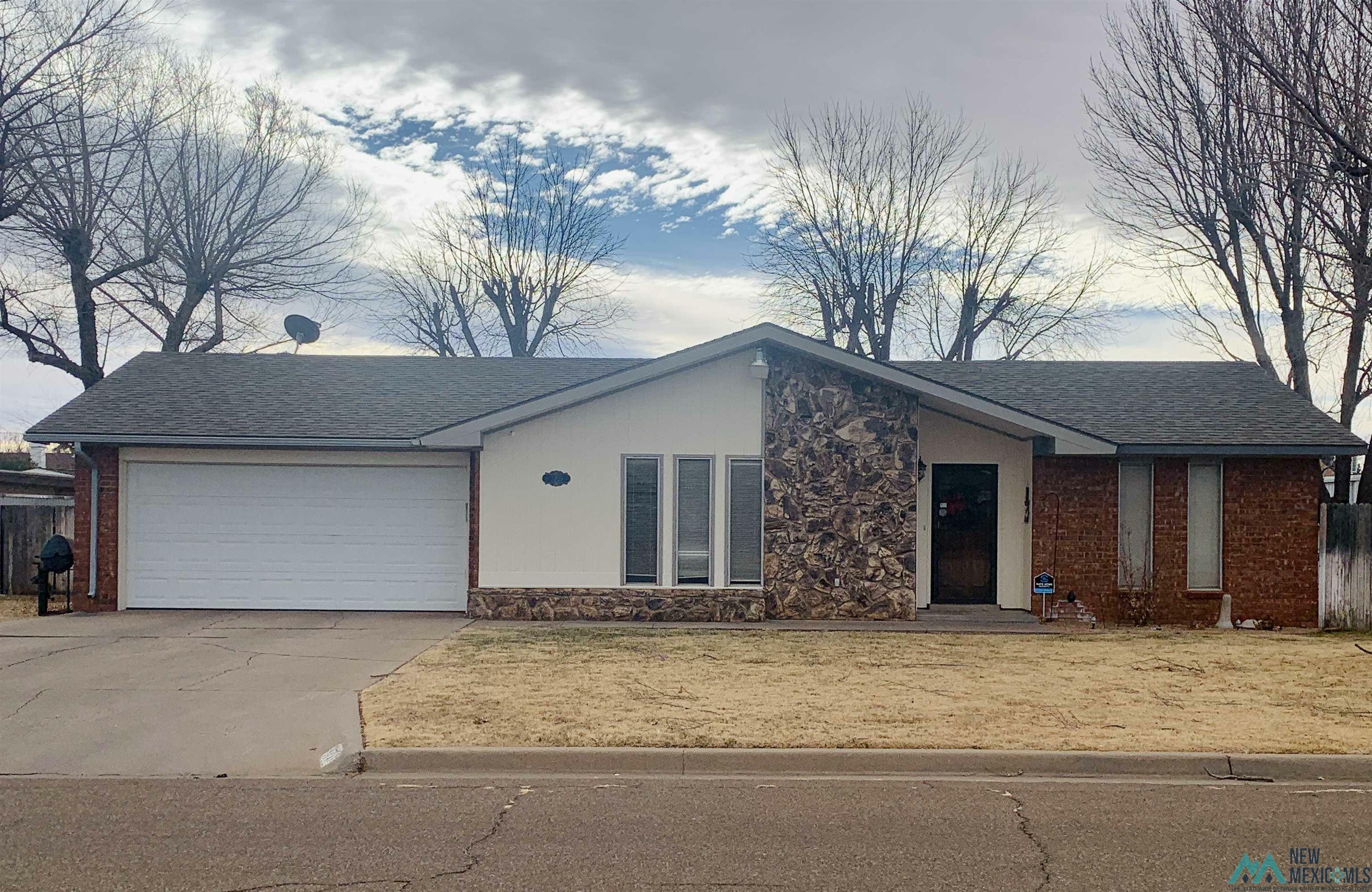 Property Photo: 3721 Linkwood Lane NM 88101