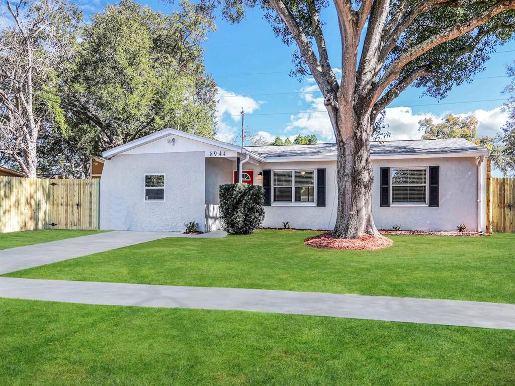 Property Photo: 8944 108th Avenue FL 33777