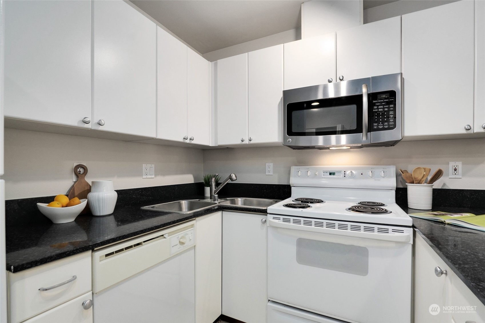 Property Photo:  1323 Boren Avenue 214  WA 98101 