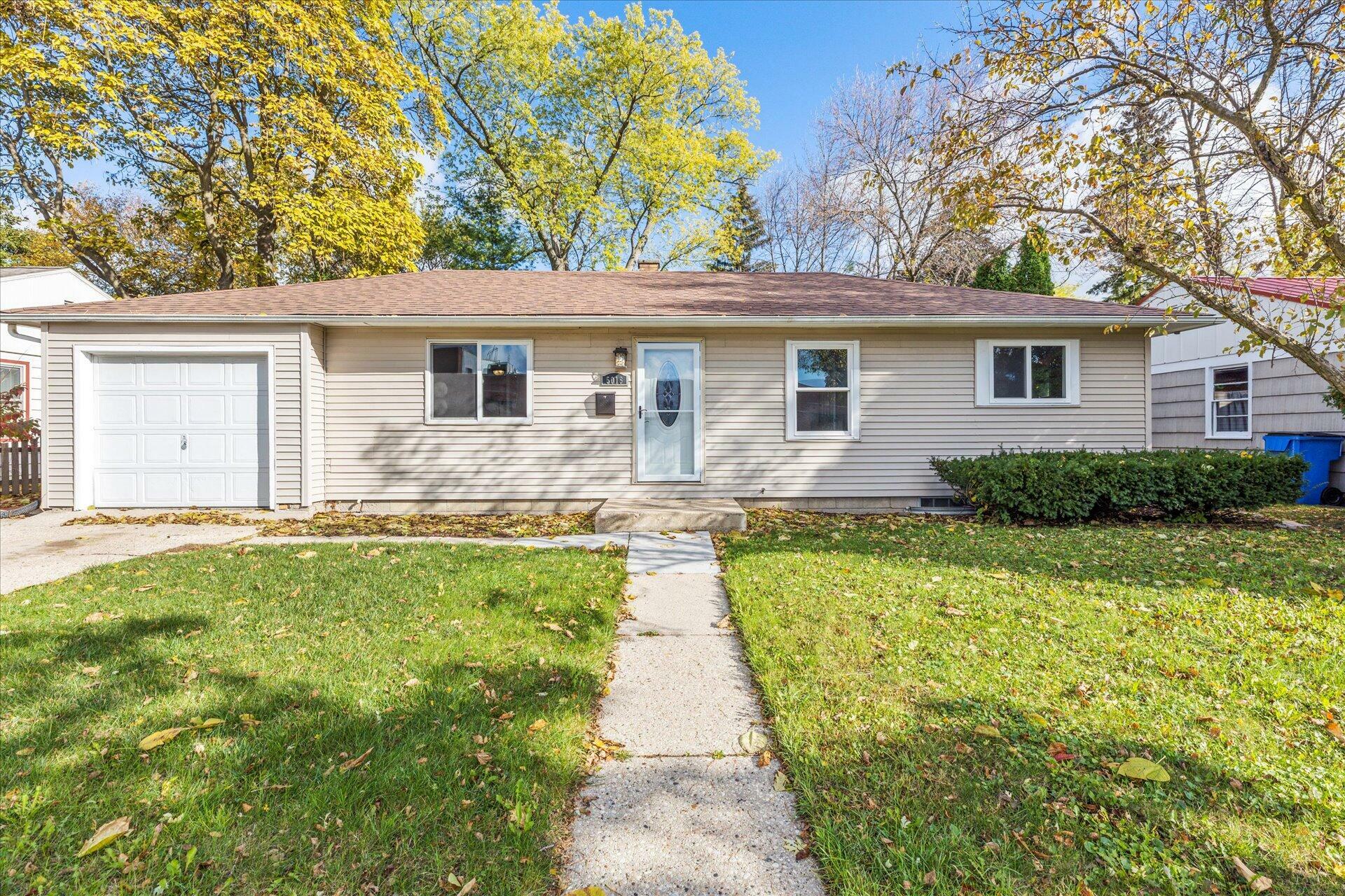 5016 N Lydell Ave  Whitefish Bay WI 53217 photo