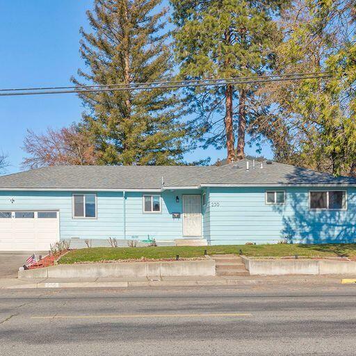 Property Photo:  250 NE Savage Street  OR 97526 