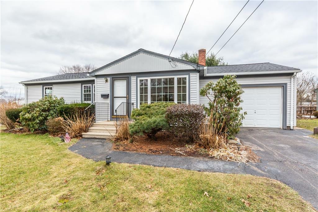 Property Photo:  152 Larchmont Dr  RI 02886 