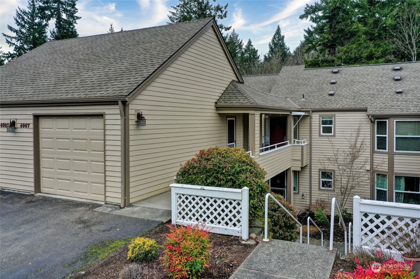 Property Photo:  4007 220th Place SE 2126  WA 98029 