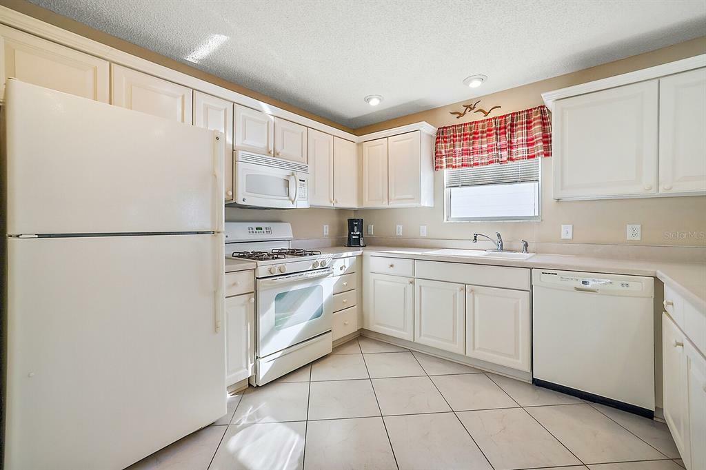 Property Photo:  864 Jasmine Court  FL 32162 