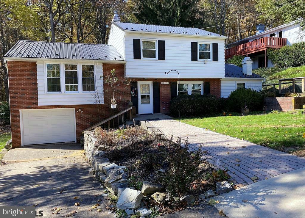 Property Photo:  2132 N Oak Lane  PA 16803 