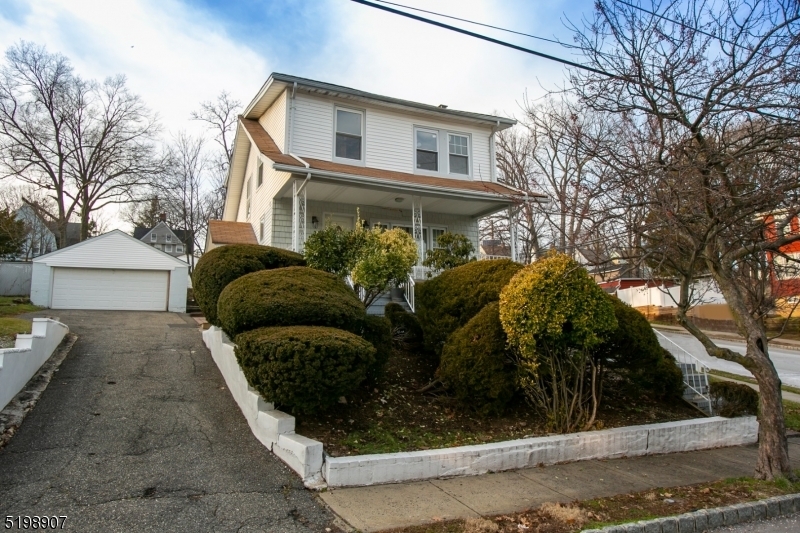 Property Photo:  65 Oakridge Rd  NJ 07052 