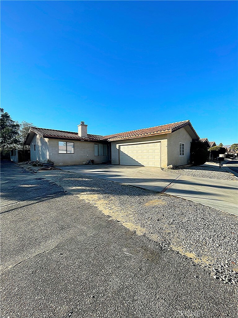 Property Photo: 14205 Winchester Dr CA 93501