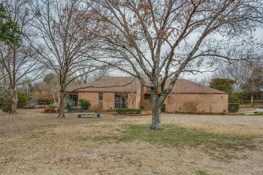 Property Photo: 22 Woodmoor Circle TX 75002