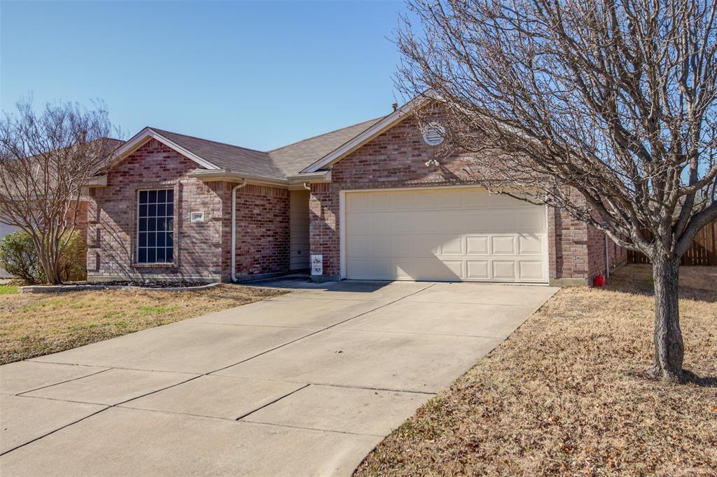 Property Photo: 1104 David Drive TX 76040