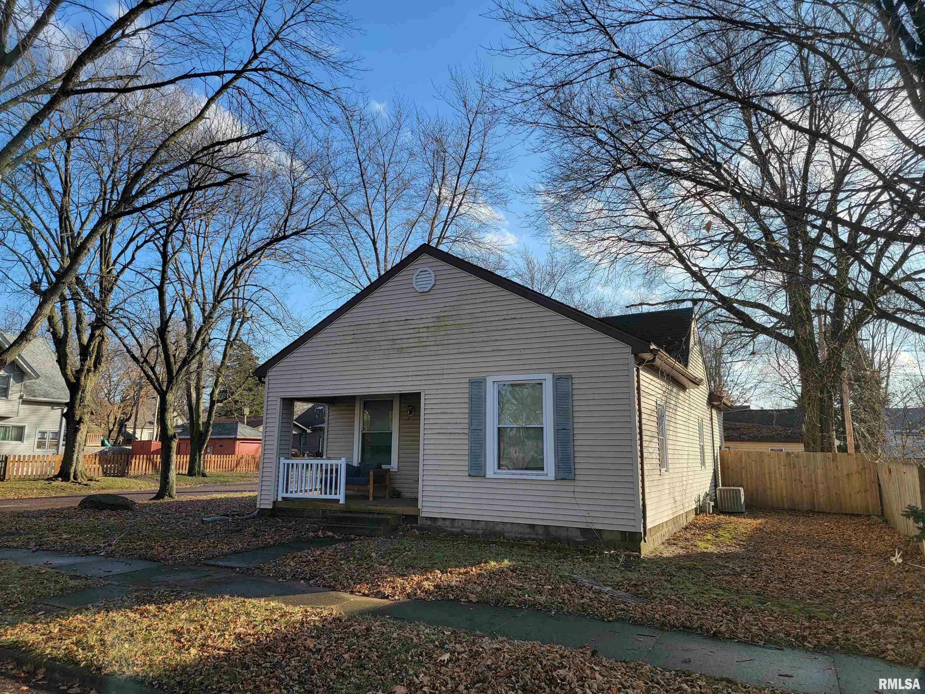 Property Photo:  1224 Caroline Street  IL 61554 