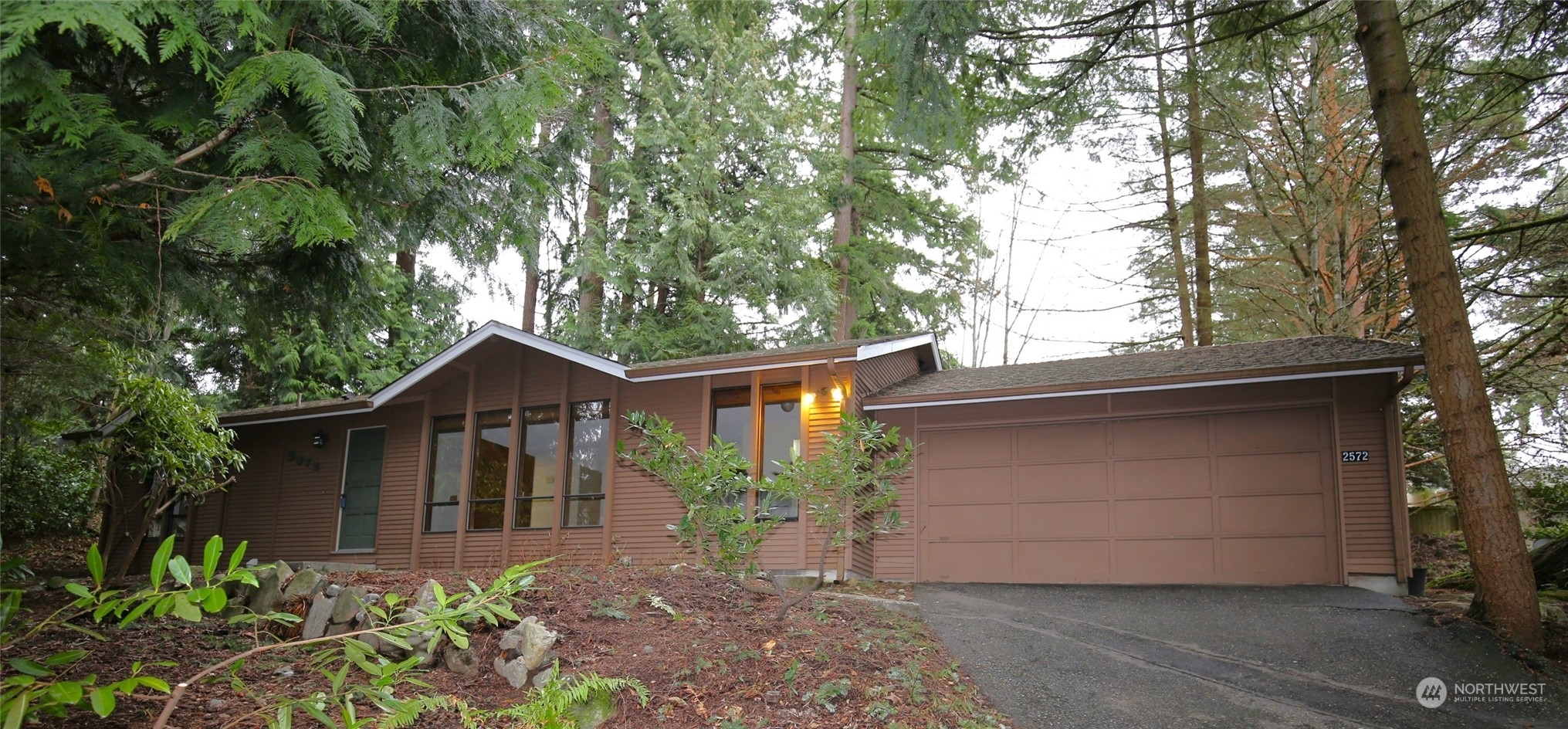 Property Photo:  2572 Woodbine Place  WA 98229 