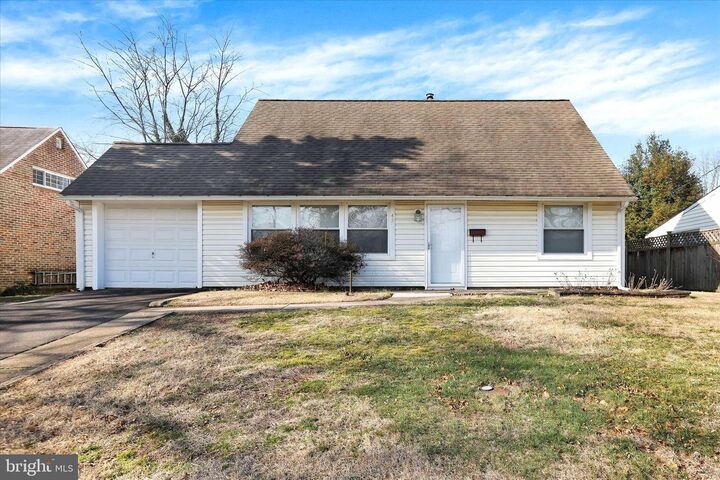 Property Photo:  45 Kingapple Lane  PA 19055 