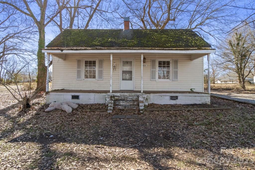 Property Photo:  404 Morton Street  NC 28152 