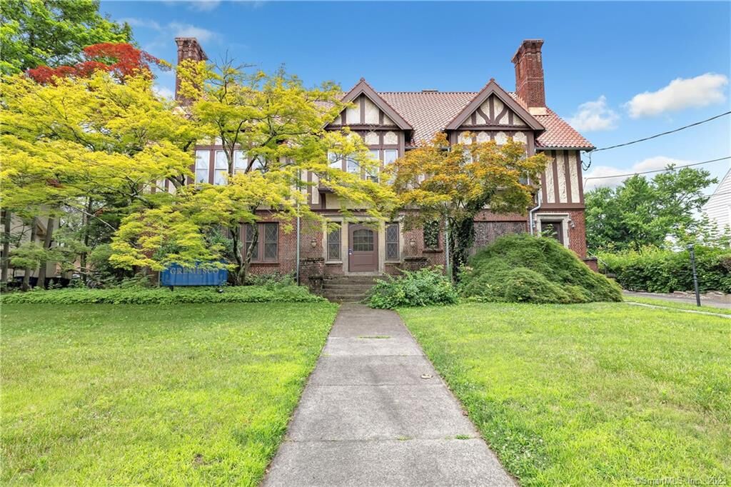 Property Photo:  195 Brooklawn Avenue  CT 06604 