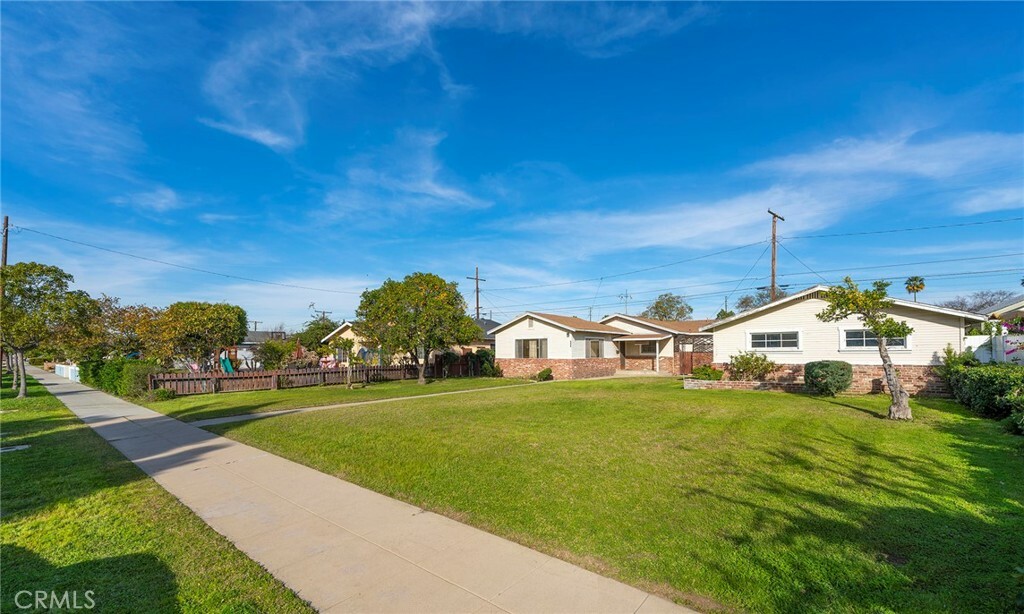 Property Photo:  822 N Janss Street  CA 92805 