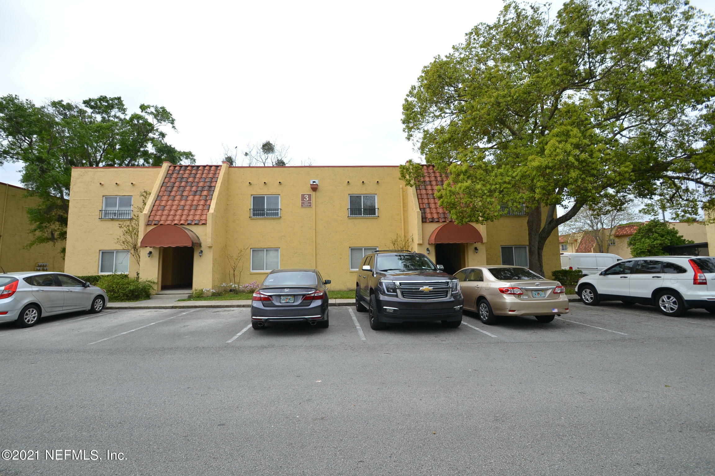Property Photo: 6646 La Mirada Drive E 4 FL 32217