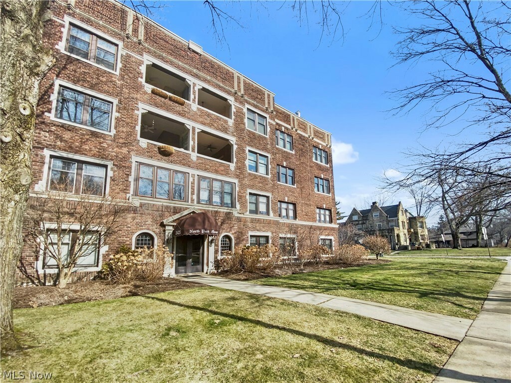 Property Photo:  2425 N Park Boulevard 1  OH 44106 