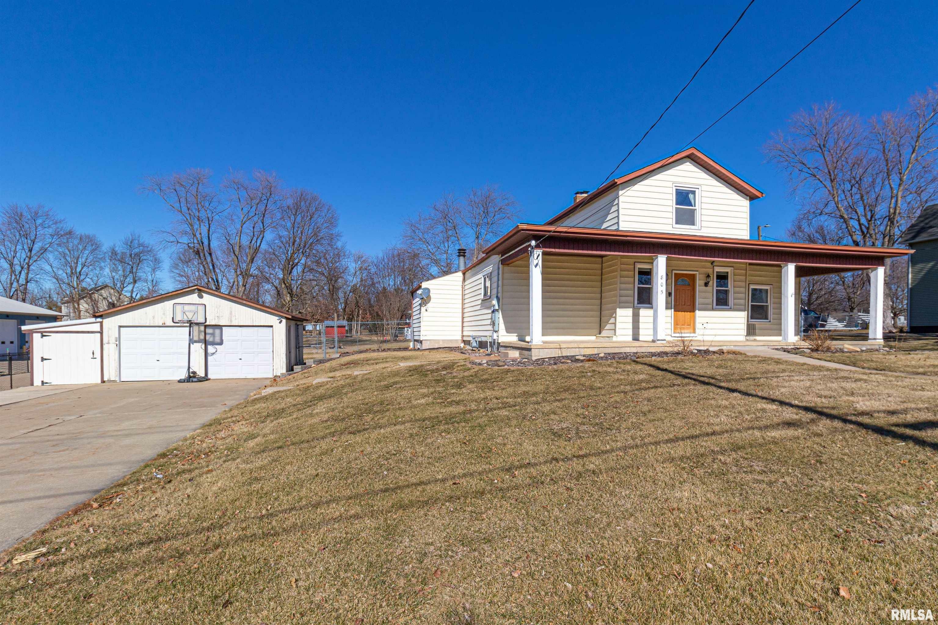 Property Photo:  805 W Main Street  IL 61529 