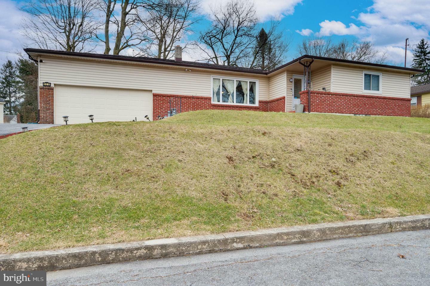 Property Photo: 928 Highwood Avenue PA 19607