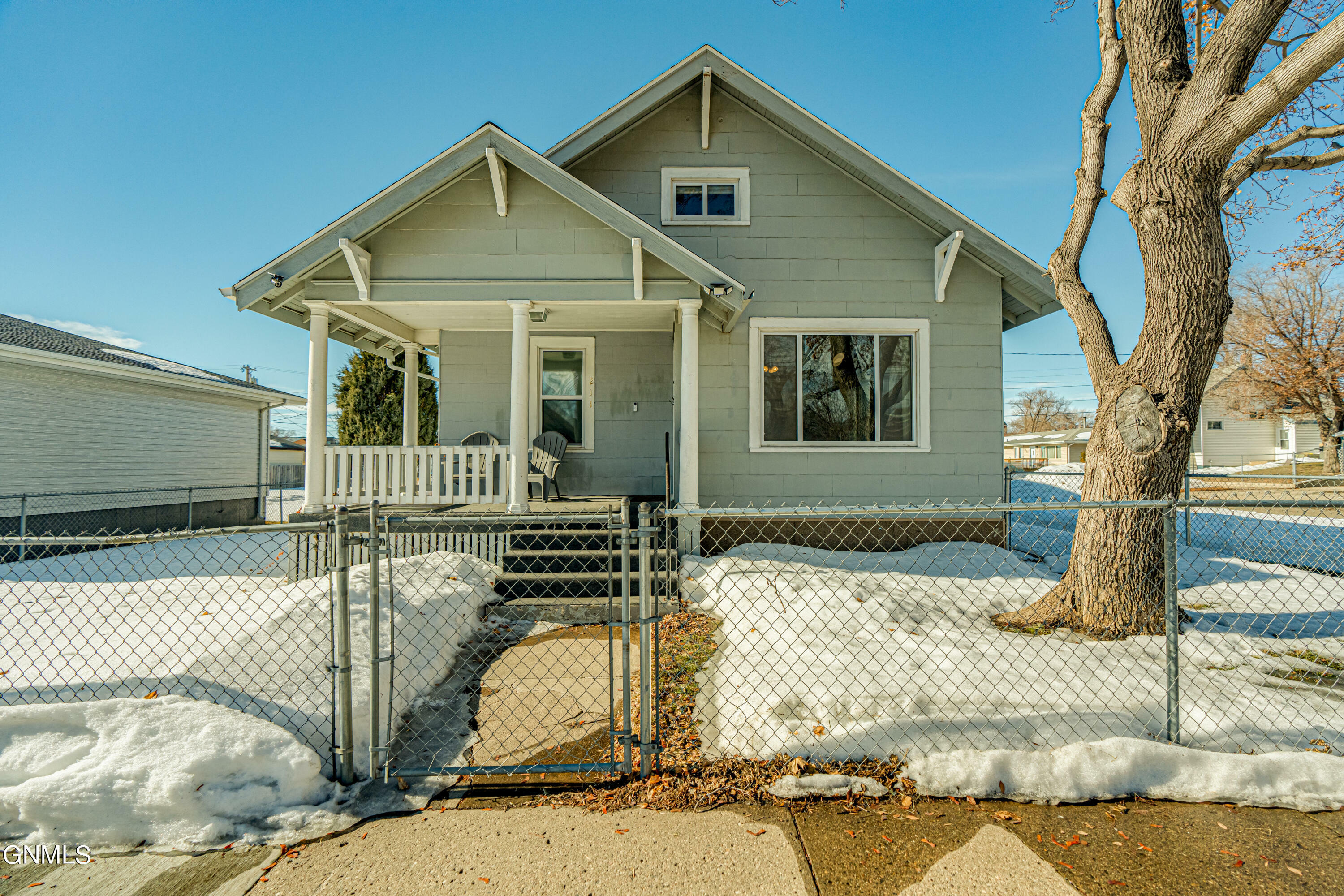 Property Photo:  211 3rd Avenue NE  ND 58554 