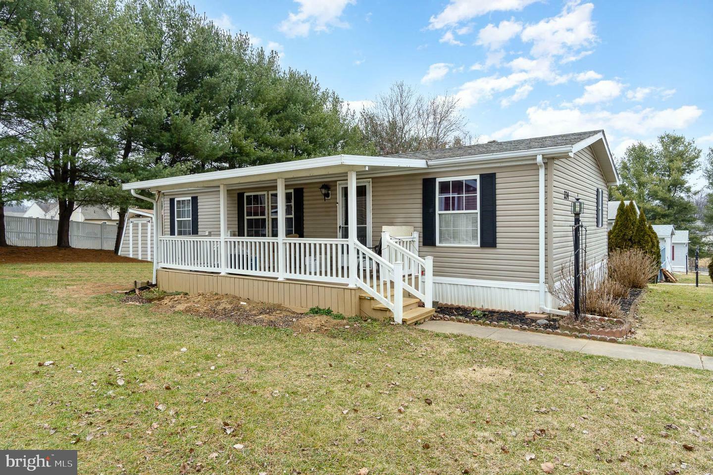 Property Photo: 224 Greyfield Drive PA 17603