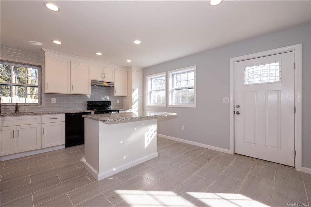 Property Photo:  684 Route 304  NY 10956 