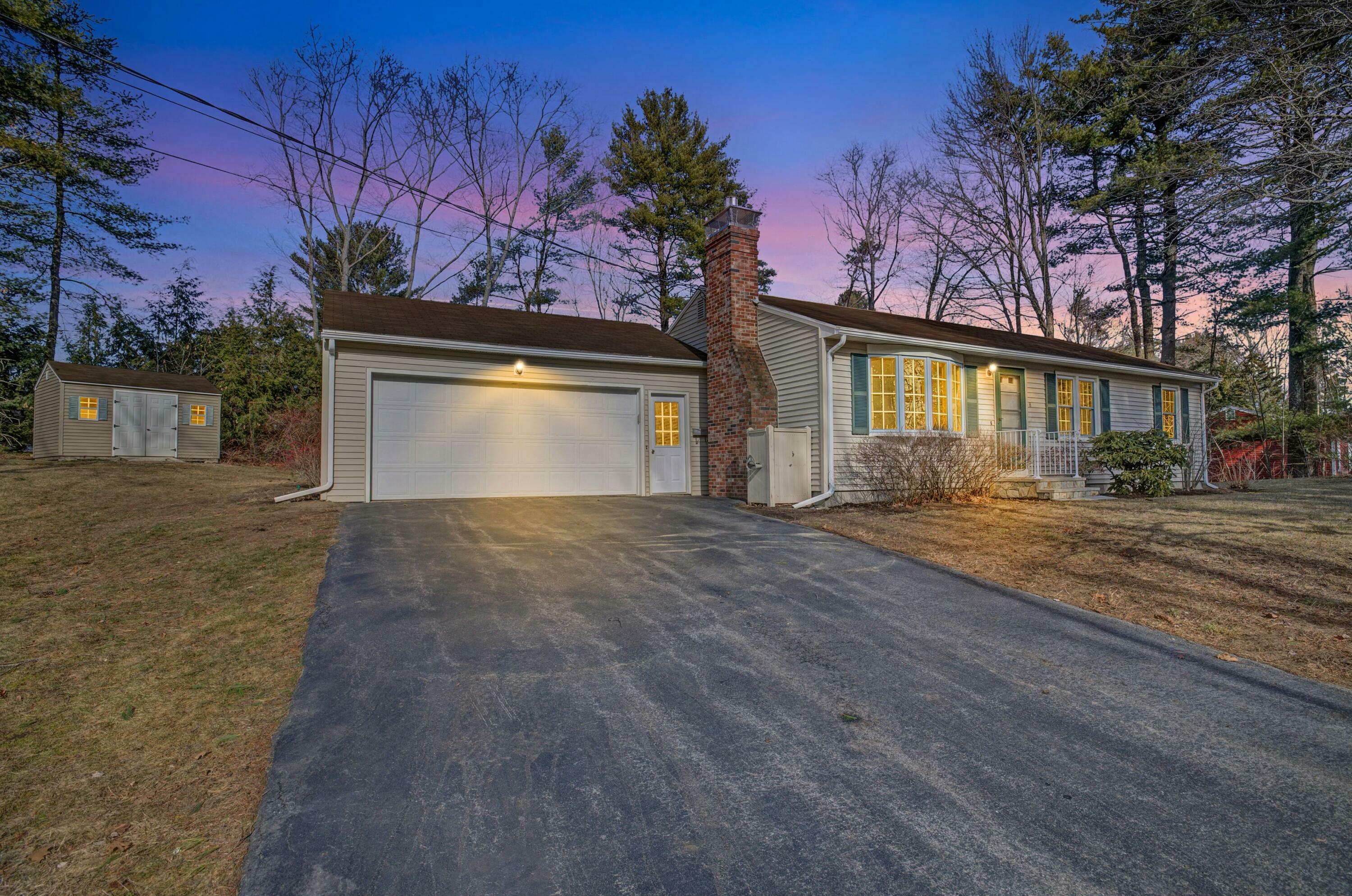 Property Photo: 8 Ridgewood Circle ME 04043