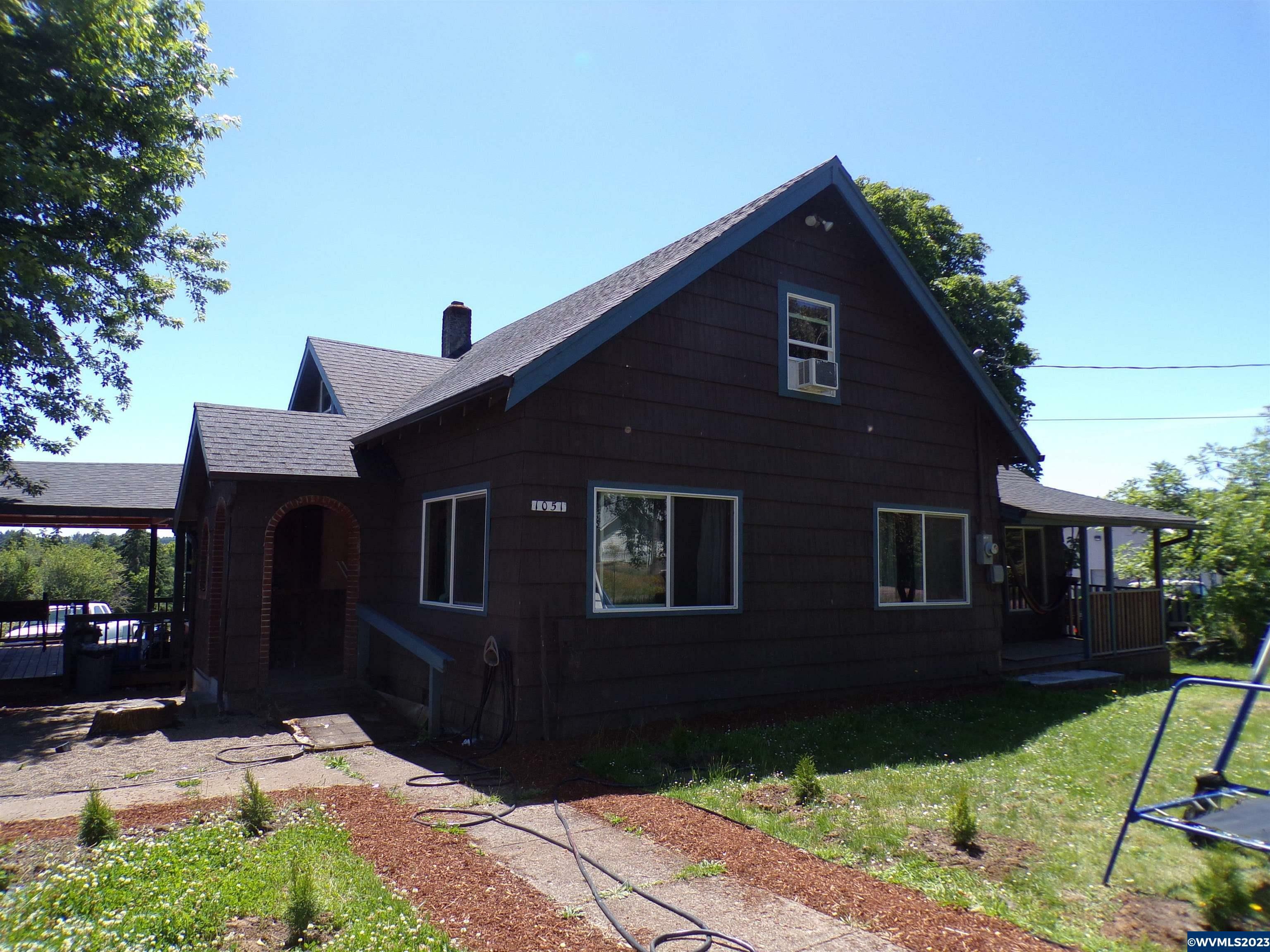 1051 SW Oakdale Av  Dallas OR 97338 photo