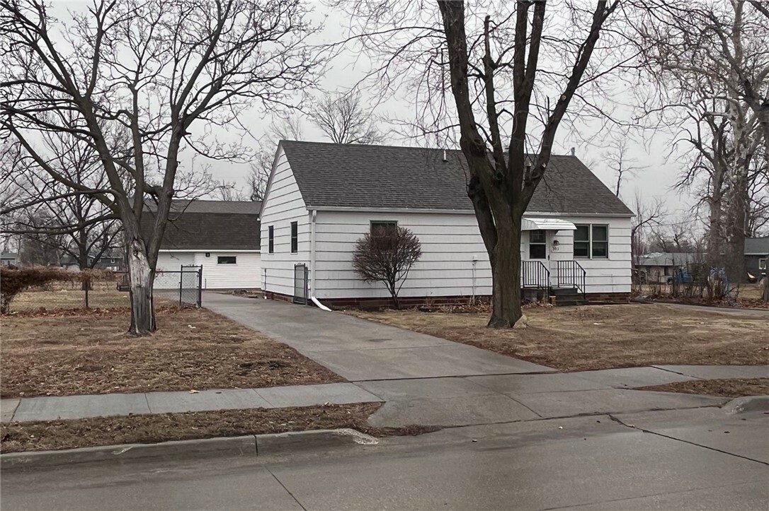 Property Photo: 303 W 1st Street IA 50124