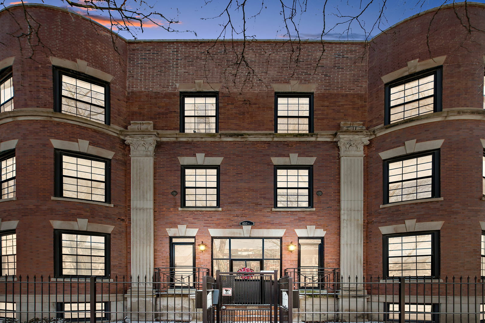 Property Photo: 5039 S Michigan Avenue 3 IL 60615