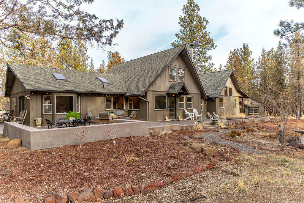 Property Photo: 63375 Fawn Lane OR 97703