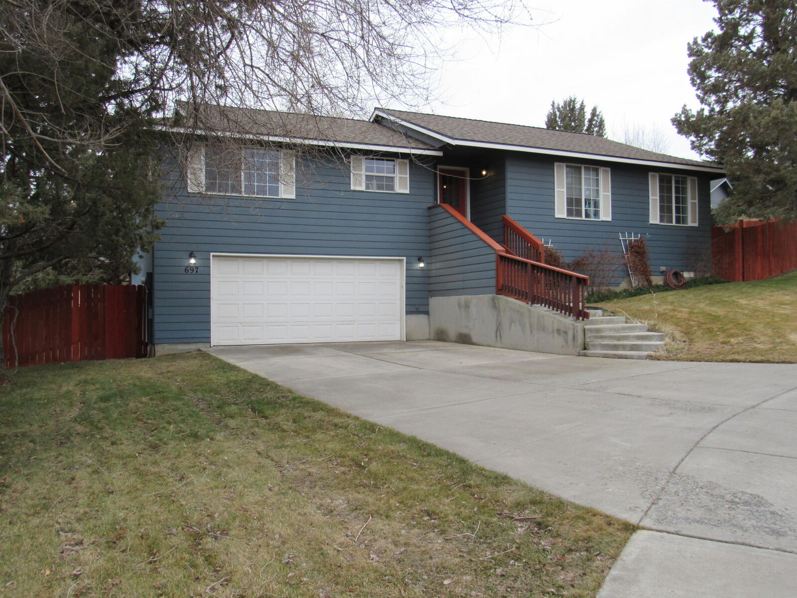 Property Photo:  697 SW Lorraine Drive  OR 97741 
