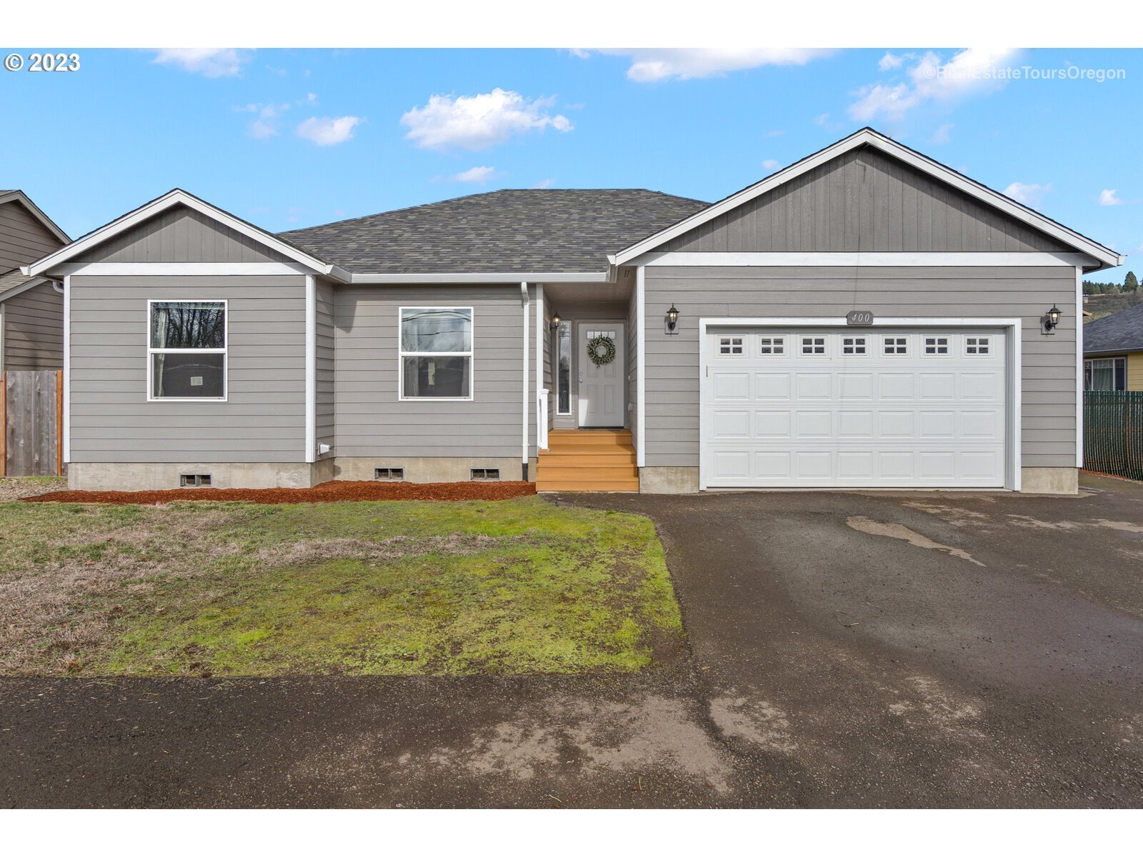 Property Photo:  400 NW Lincoln St  OR 97378 