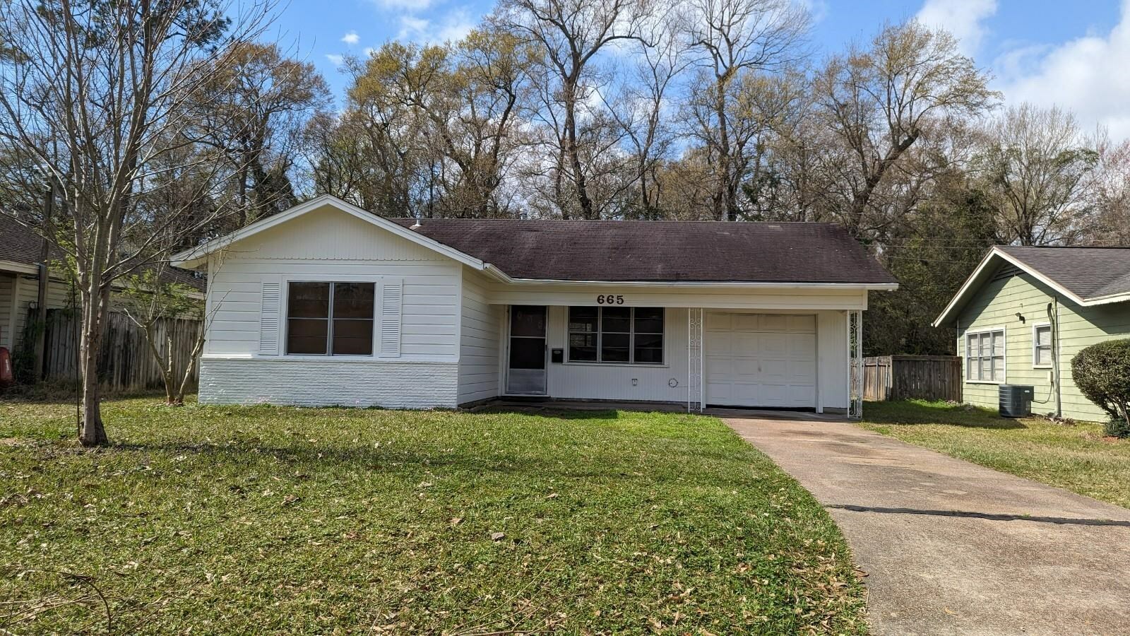 Property Photo:  665 Parson Dr  TX 77706 