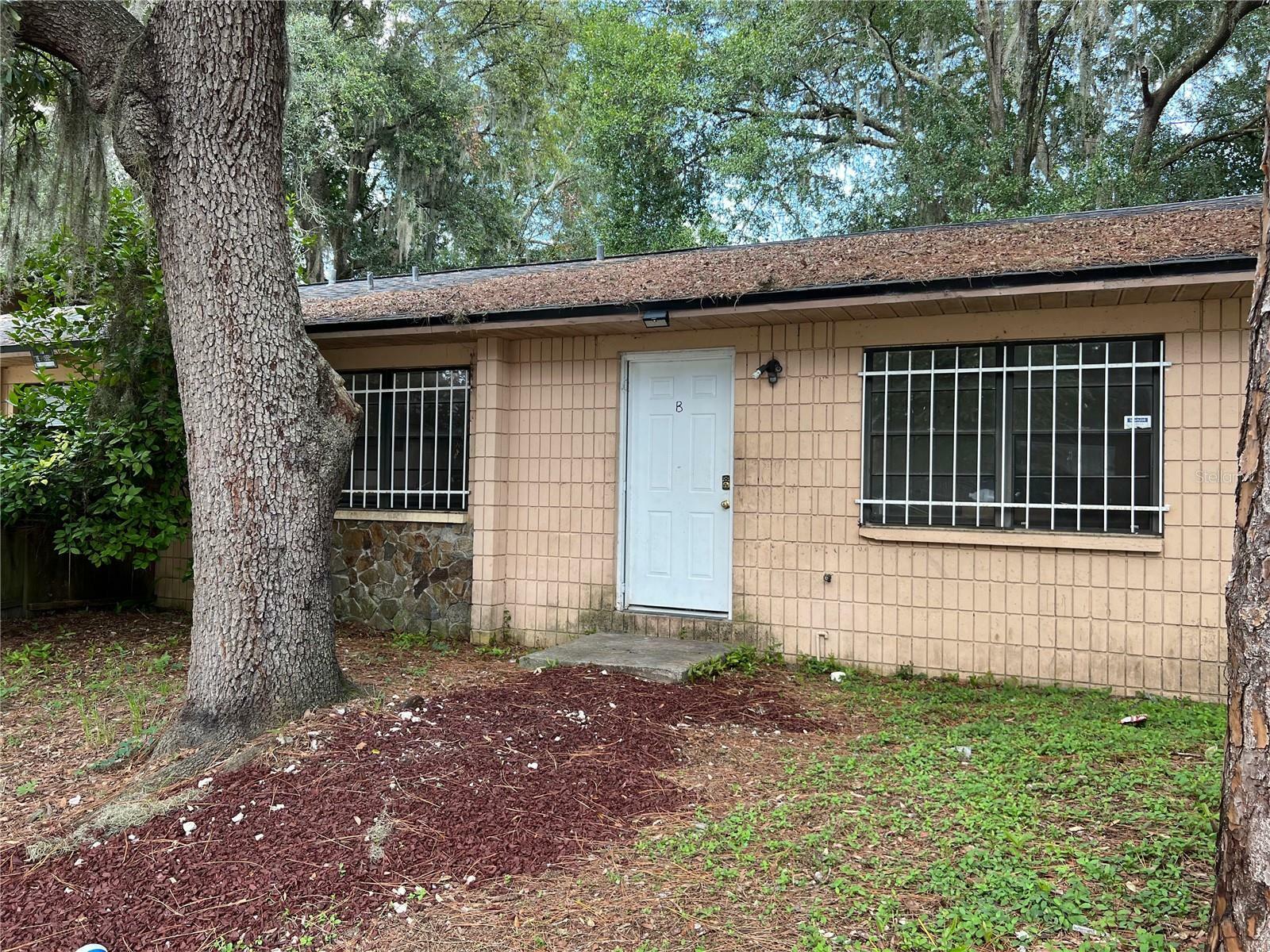 Property Photo:  3205 SW 26th Terrace  FL 32608 