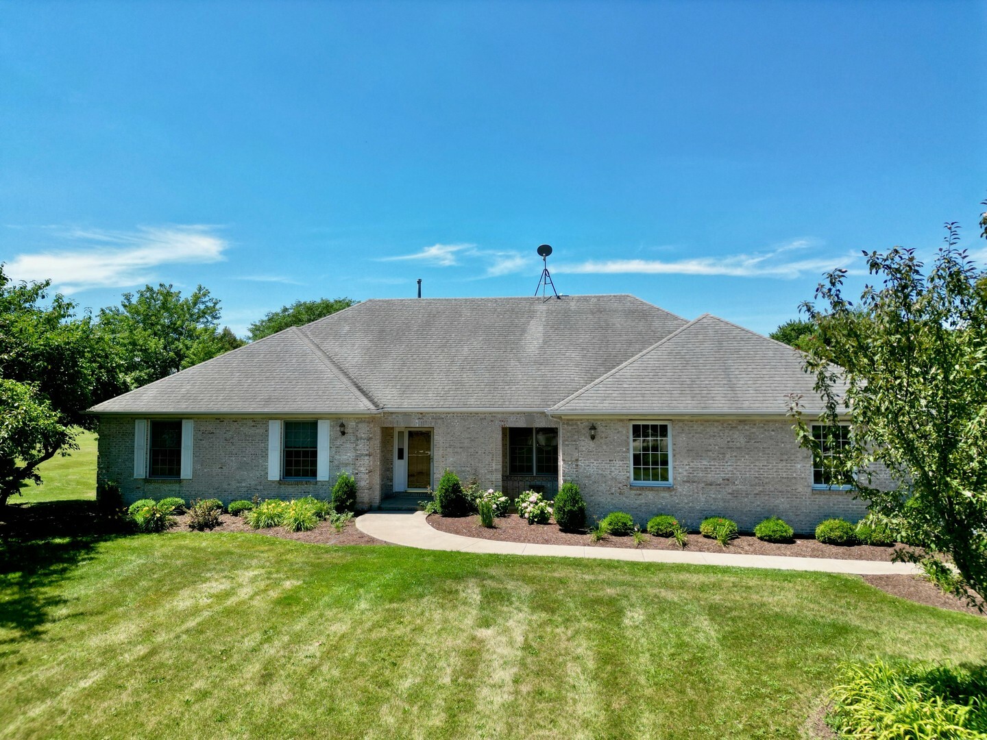 Property Photo:  35 Pioneer Court  IL 60543 