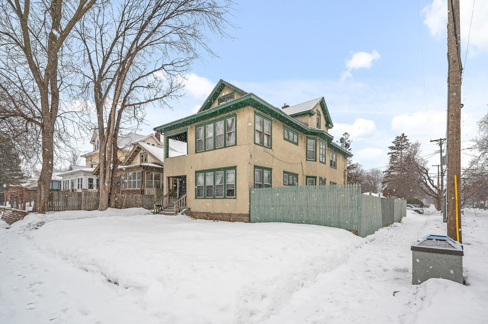 Property Photo: 927 Logan Avenue N MN 55411