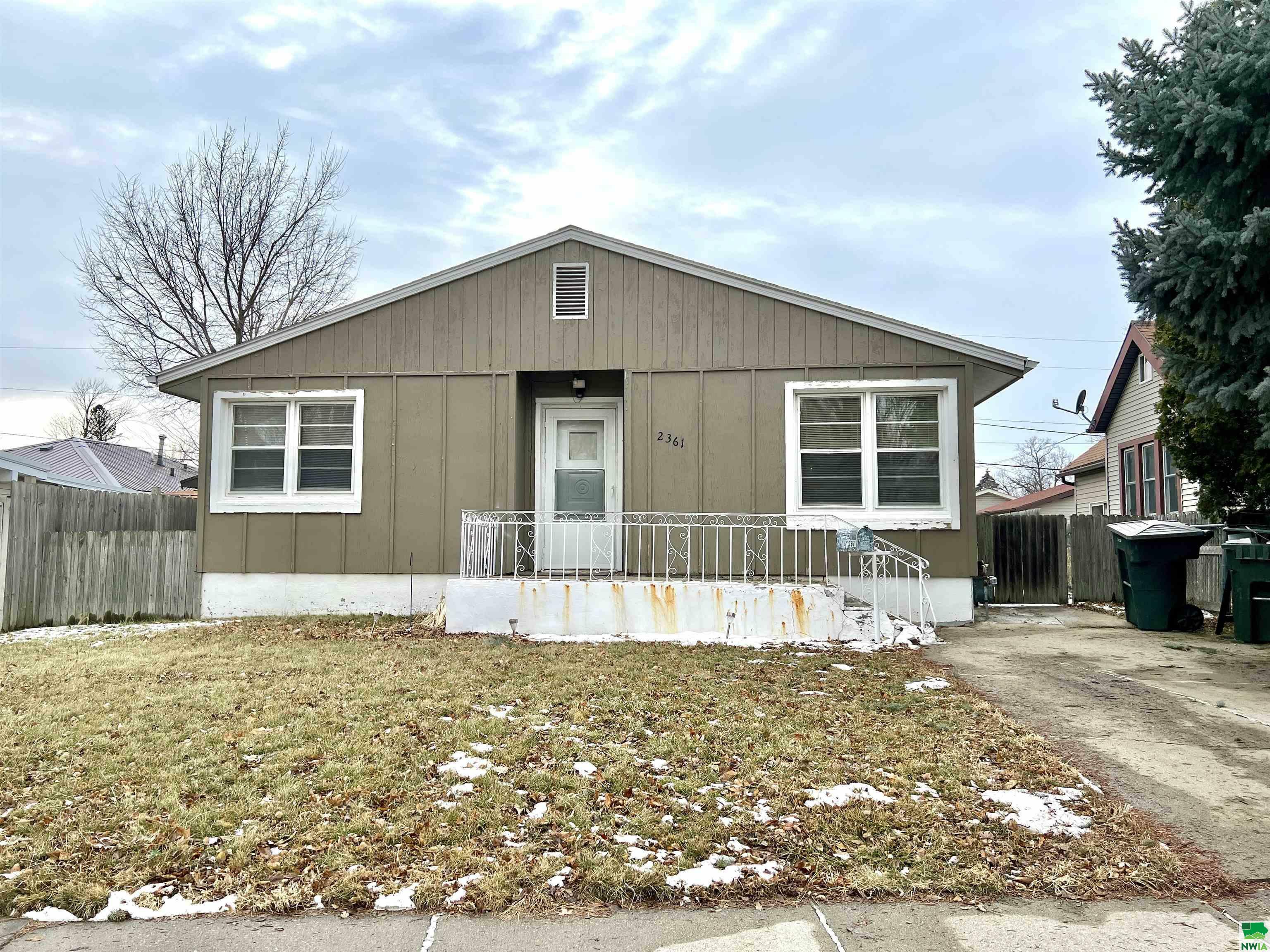 Property Photo:  2361 Boies Avenue  IA 51109 