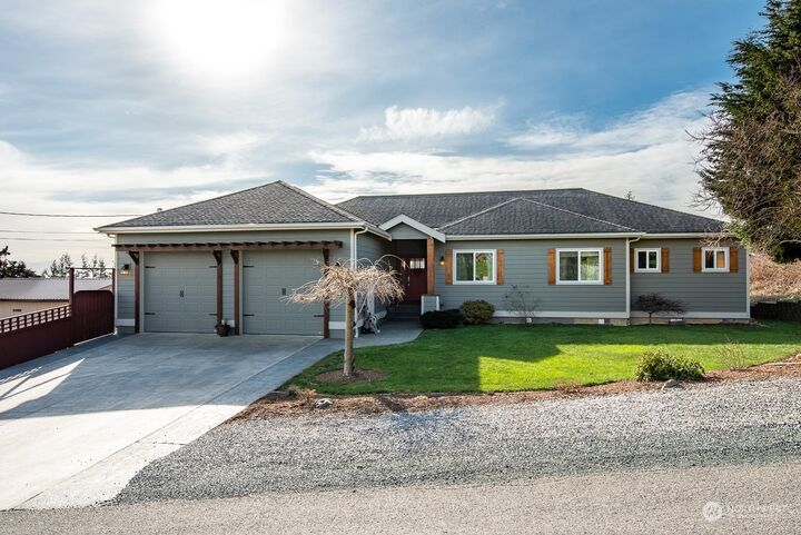 Property Photo:  2441 Hilltop Road  WA 98248 